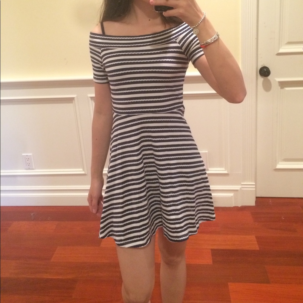 Off shoulders strips dress| updated modeling