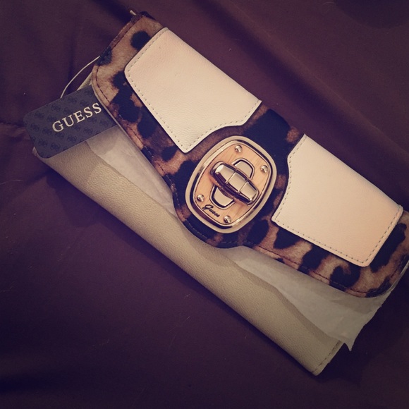 BRAND NWT Guess White & Leopard Wallet