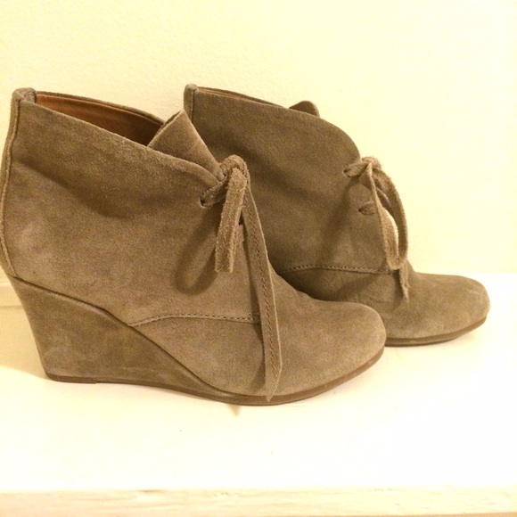 Dolce Vita Pellie Wedge Ankle Bootie - 7 Taupe