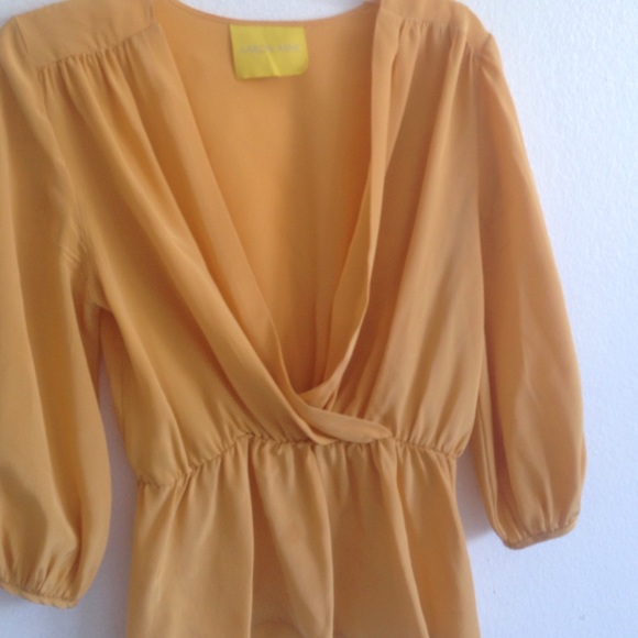 Misses M silk top. Worn twice only! Buy today!