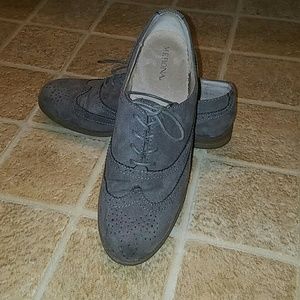 Woman's Oxford shoes