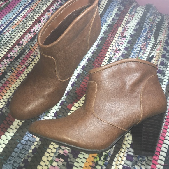 R2 Brown Ankle Boots