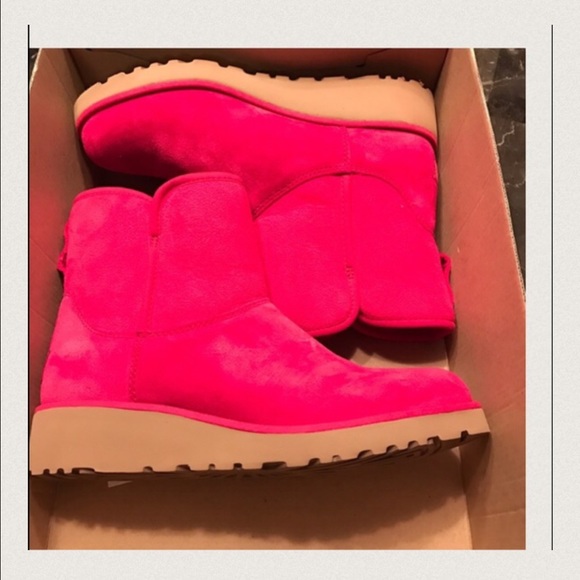 🌺🎀NWT Rare Ugg  Kristen Red Slim Boots🌺🎀 - Picture 2 of 4