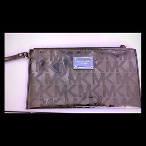 Michael kors silver envelope wristlet