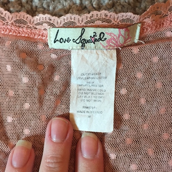 Love Squared MEDIUM short sleeve blouse muted pink - Picture 2 of 3