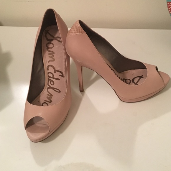 Nude peep toe heels - Picture 2 of 4