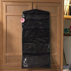 Hanging travel make-up organizer