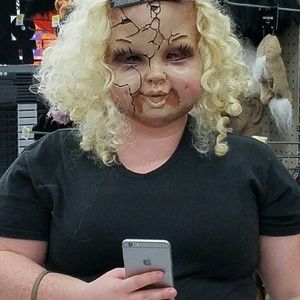 Meet your Posher, Denise