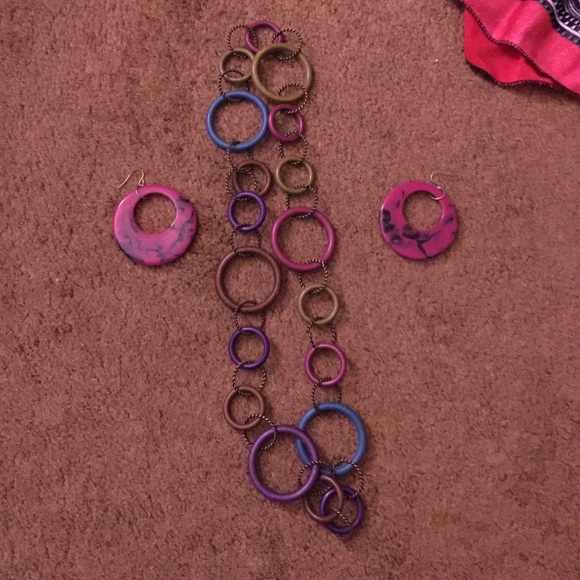 perfect condition has earrings & necklace too - Picture 4 of 4