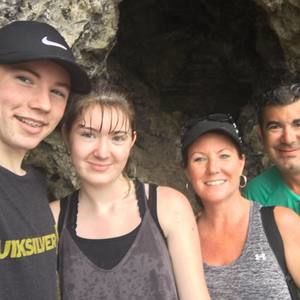 Meet your Posher, Dondra