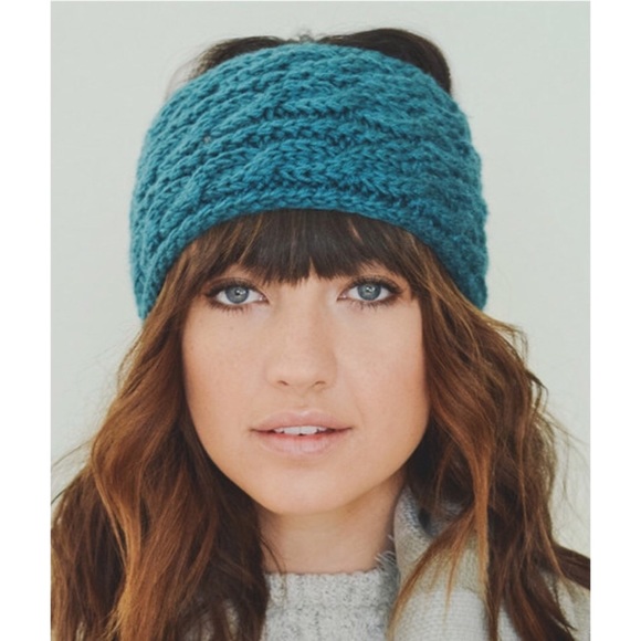 β¨HPβ¨Cable Knit Headbands. - Picture 2 of 4