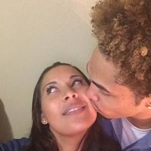 Meet your Posher, Carrie