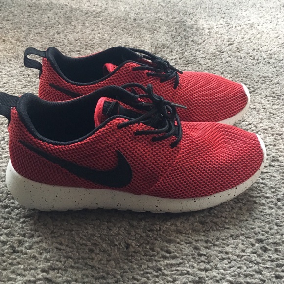 Red roshe runs never worn