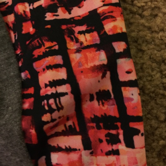 Sports wear knee knockers to go with the link tank - Picture 3 of 4