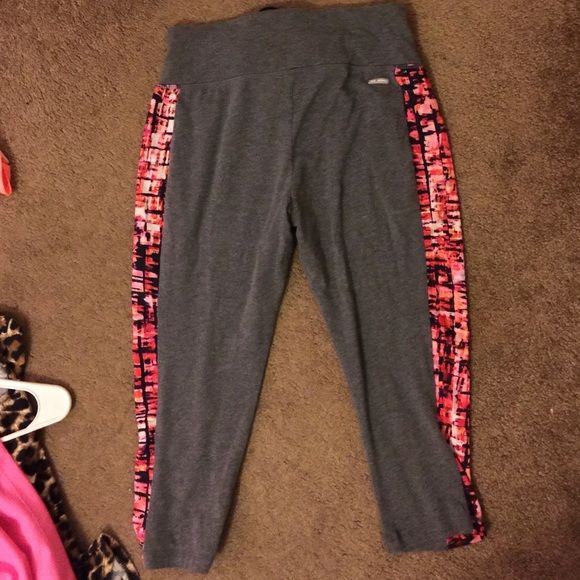 Sports wear knee knockers to go with the link tank - Picture 4 of 4