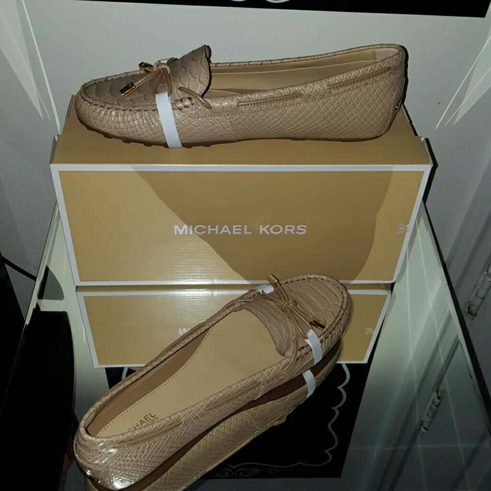 *FLASH SALE*New Michael Michael Kors Daisy Moc - Picture 2 of 8