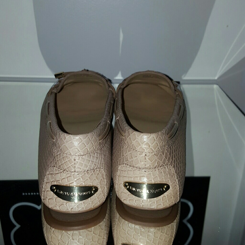 *FLASH SALE*New Michael Michael Kors Daisy Moc - Picture 4 of 8