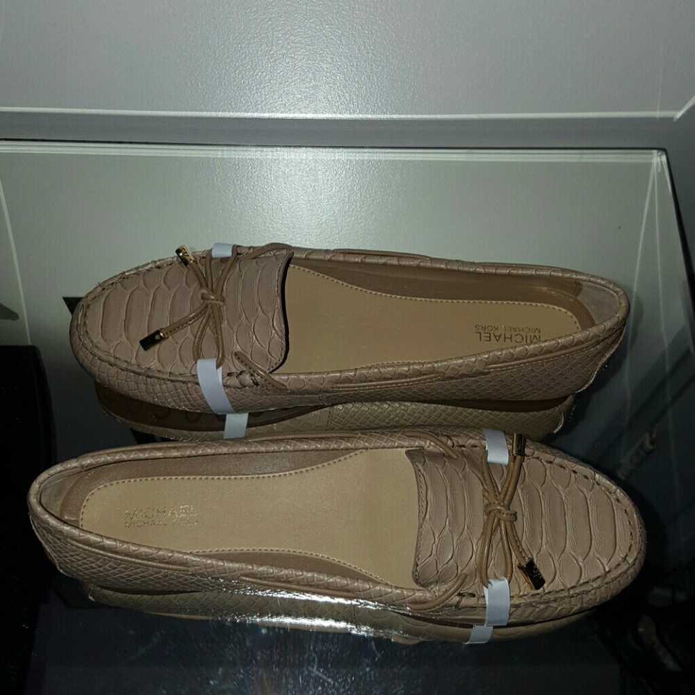 *FLASH SALE*New Michael Michael Kors Daisy Moc - Picture 5 of 8