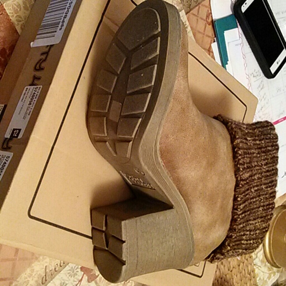 LEATHER Booties SALE - Picture 3 of 4