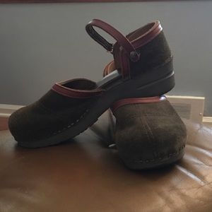Dansko olive green suede clogs size 41 us 10