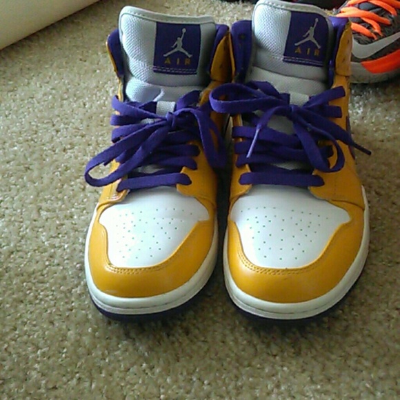 AIR JORDAN 1 mid