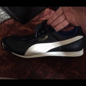 PUMA women's "Roma" leather shoes, size 8