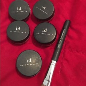 Bare Minerals makeup set with brush