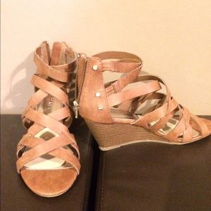 MADDEN GIRL WEDGES SZ 9