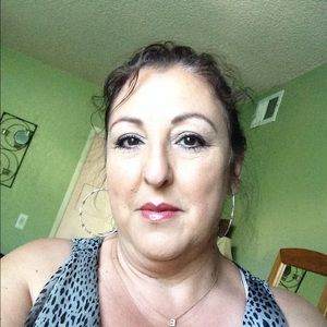 Meet your Posher, Efren