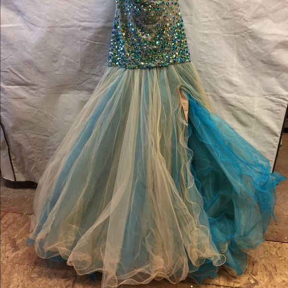 Beautiful Sherri Hill gown