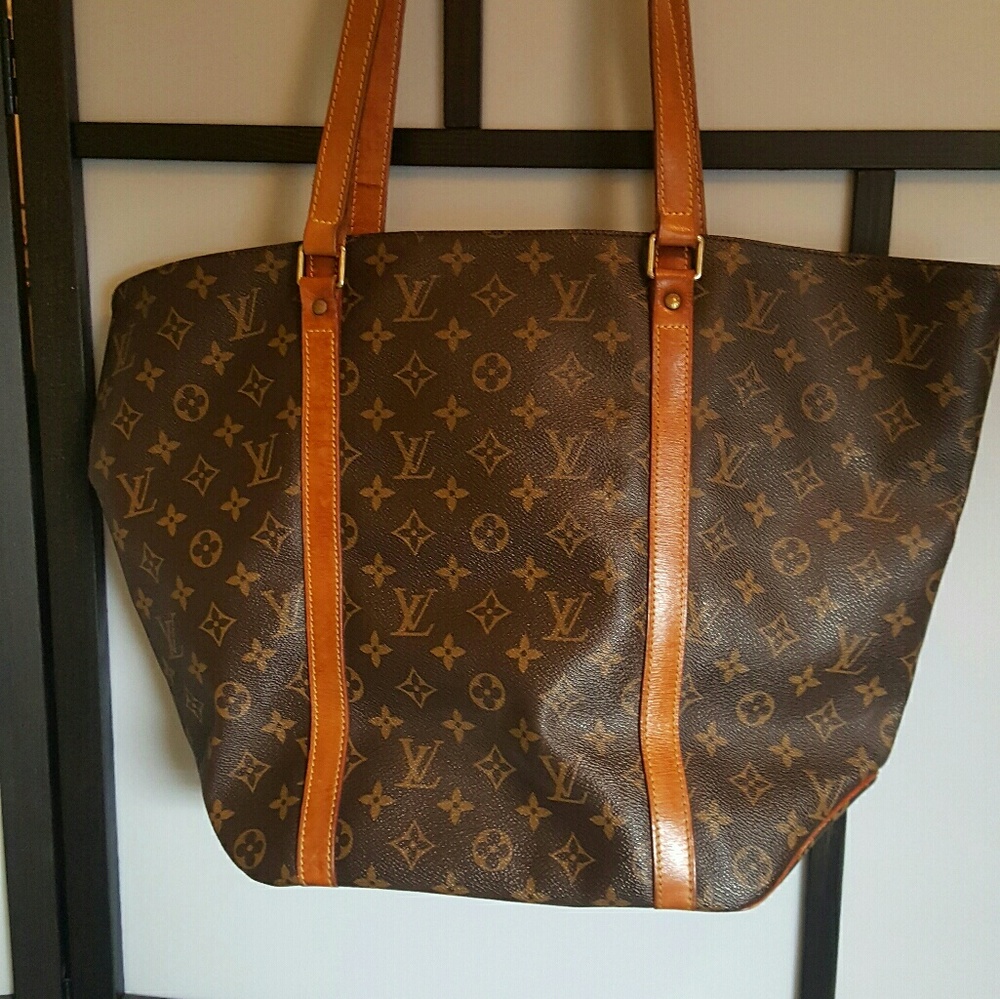 Authentic Louis Vuitton GM Sac Shopping Monogram C