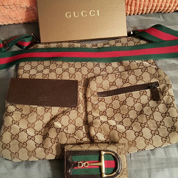 Gucci crossbody messenger with matching wallet