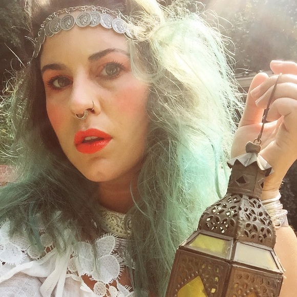 Meet your Posher, Amber Indigo - Picture 3 of 4