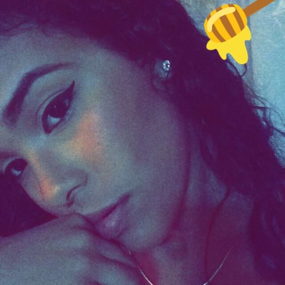 Meet your Posher, Yessenia