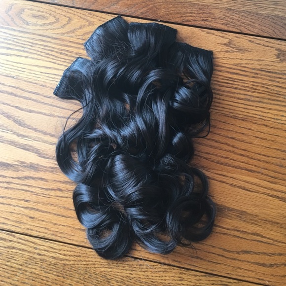 Deep brown clip in synthetic hair extensions - Picture 1 of 4