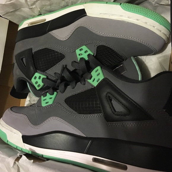 AIR JORDAN IV “GREEN GLOW" sz 6.5 Kids