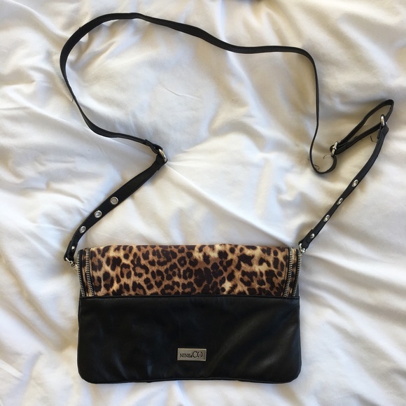 Nine & Co. Crossbody Leopard Purse With Zipper