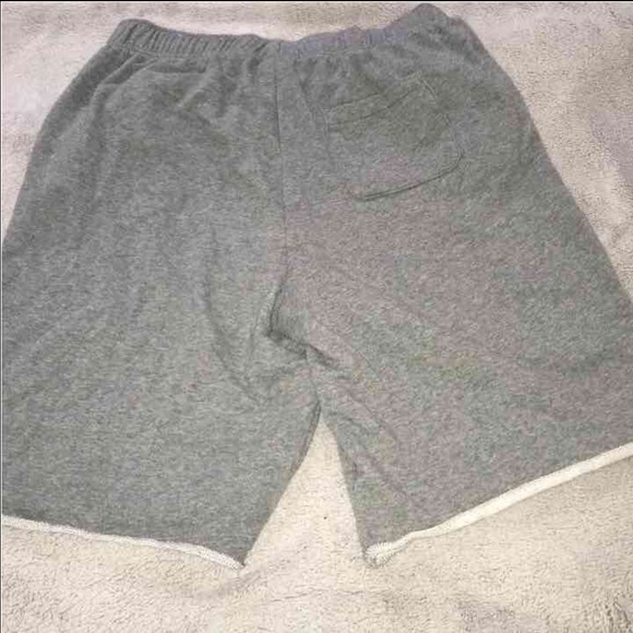 Cool Gray Puma Shorts Men - Picture 4 of 4