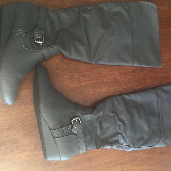 Womens size 9 grey boots