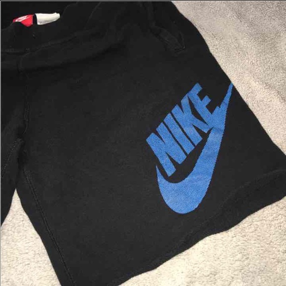 Nike Men Shorts - Picture 2 of 4