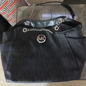 An Michael Kors Shoulder Bag