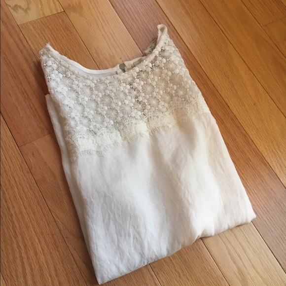 LOFT Tops - 🎀LOFT🎀Lace Detail Top