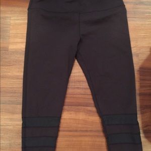 Black Glyder Capris. Size large. Great condition