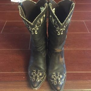 Brown pointed toe Boots