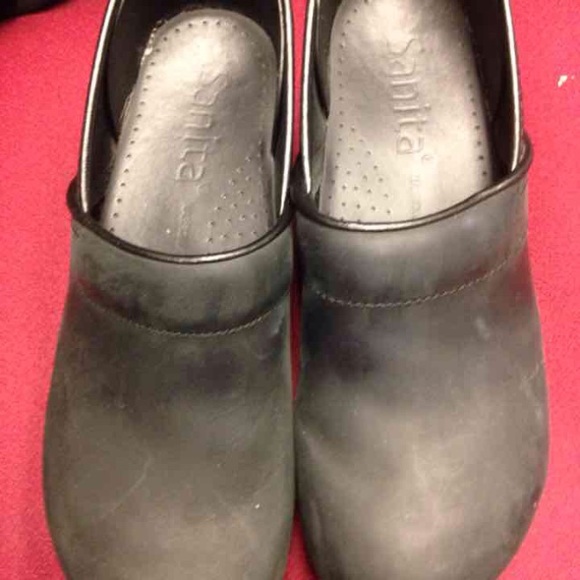 sanita narrow clogs