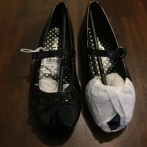 Black ballet flats