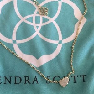 Kendra Scott necklace