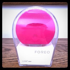 Foreo Luna in Pink Fuschia