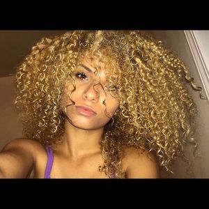 Meet your Posher, Manuela