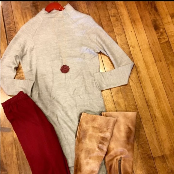 Long soft gray mock neck tunic w/ side slits NOWT